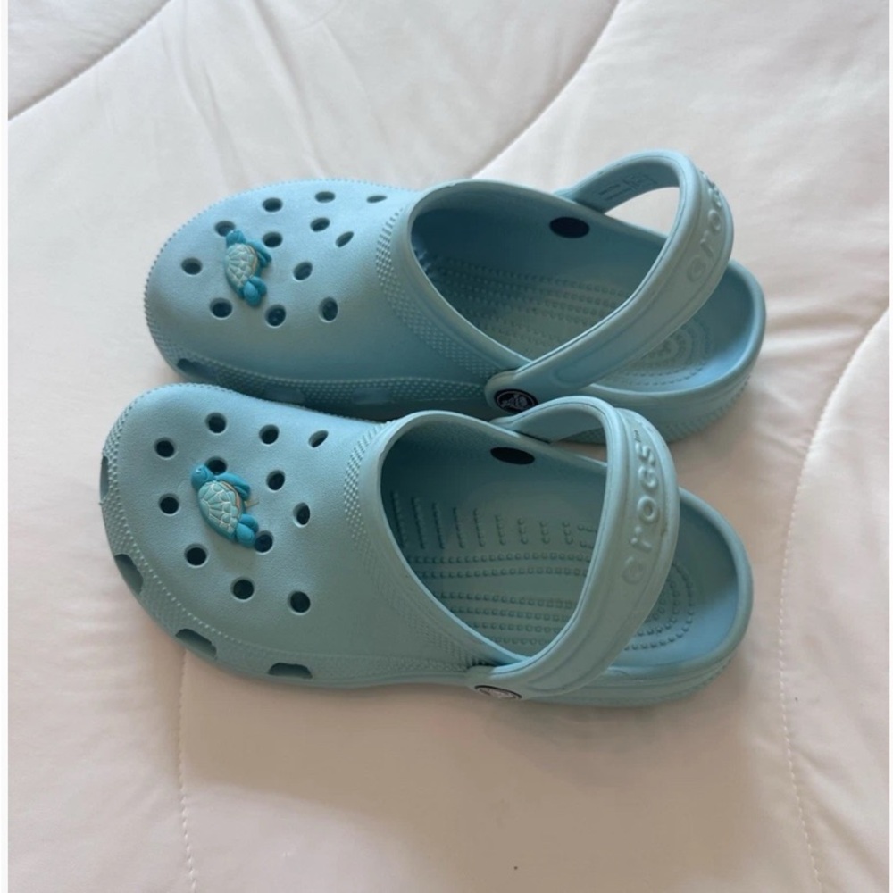 CROCS Classic, Aqua Blue, with Sea Turtle Jibbitz, labeled M5/W7, Recommend S6 W